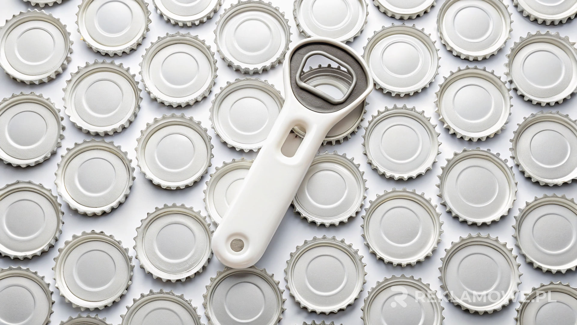 Otwieracz reklamowy w kontekście kampanii marketingowej